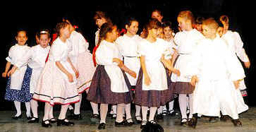 Osskóné: Csiga-biga palota - a gyermekcsoport tánca
